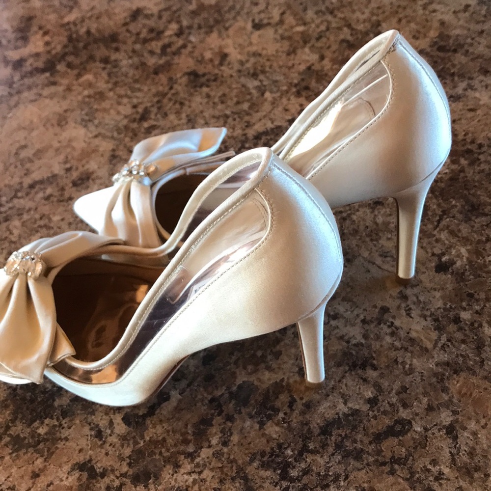 NWOB Badgley Mischka Frances Point Toe Heels_6
